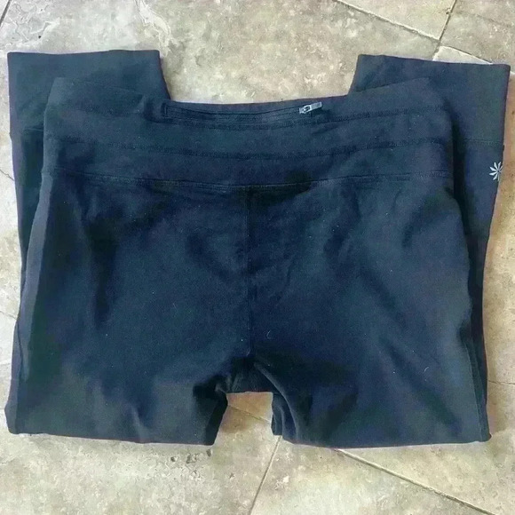 Athleta capri workout pants size medium.  Pre owned good condition black - Picture 8 of 9